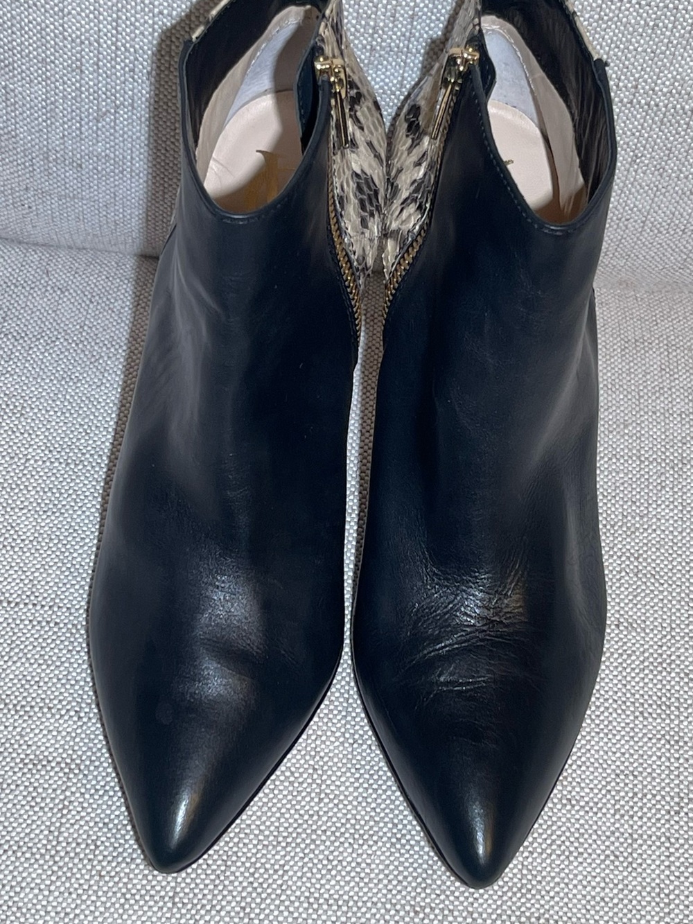 Vince Camuto Black Leather Pointed Ankle Booties with Gold Zippers size 9